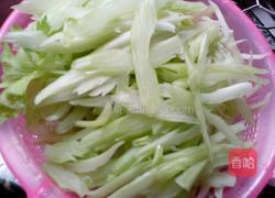 西芹炒肉的做法图解2