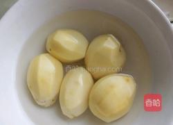 土豆焖饭的做法图解1