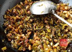 肉丁酸菜黄豆芽的做法图解5