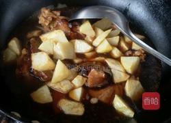 土豆烧牛肉的做法图解3