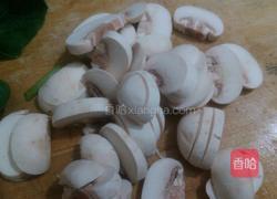 鲜菇扒蟹柳的做法图解3