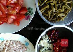 惹眼酸豆角的做法图解1