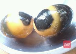 皮蛋拌豆腐的做法图解2