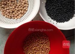 黑豆鹰嘴豆红枣豆浆的做法图解1
