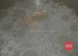 肉丸煮面条的做法图解2