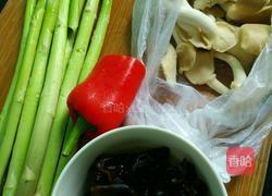 芦笋炒木耳的做法图解1