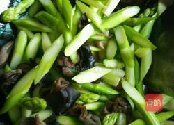 芦笋炒木耳的做法图解5