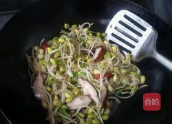 黄豆芽炒香菇的做法图解7