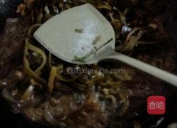 咸肉片炒海带的做法图解3
