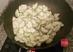 西葫芦炒辣椒的做法图解4