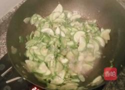 西葫芦炒辣椒的做法图解5