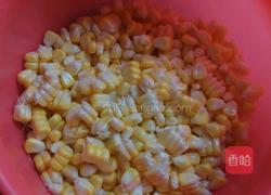 红萝卜玉米饼的做法图解2