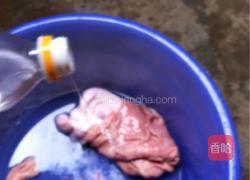 玉米猪肚汤的做法图解1