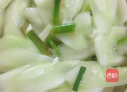 青瓜炒鱿鱼的做法图解3