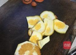 胡萝卜柳橙汁的做法图解2