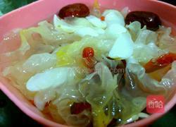 银耳百合雪梨羹的做法图解2