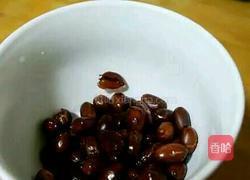  花生米拌苦瓜的做法图解3