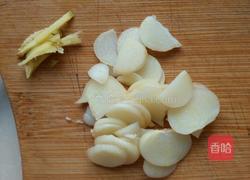 土豆炒火腿的做法图解1