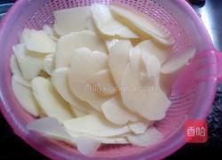 土豆炒猪肉的做法图解2