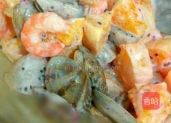 海鲜水果沙拉的做法图解3