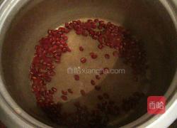 薏米红豆粥的做法图解2