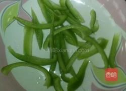 木瓜青椒肉丝配的做法图解2