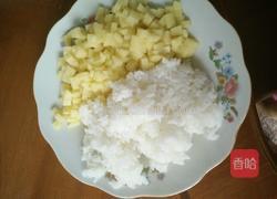 土豆蛋炒饭的做法图解1