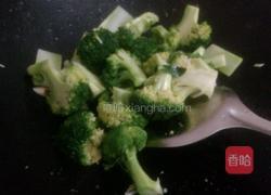 西兰花炒鲜鱿的做法图解6