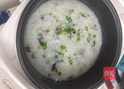 香菇皮蛋瘦肉粥的做法图解6