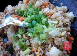 Illustration of how to make bacon and egg fried rice 7