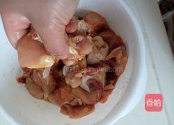 姜葱土豆焖鸡腿的做法图解1