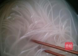 酸菜米线的做法图解1