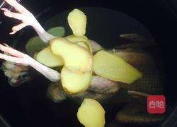 鸽子蘑菇汤的做法图解2