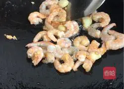 Illustration of how to make cashew nut shrimps 9