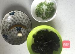 生椒凉拌黑木耳的做法图解1