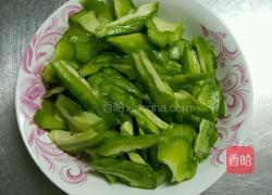 凉瓜炒腊肉的做法图解1