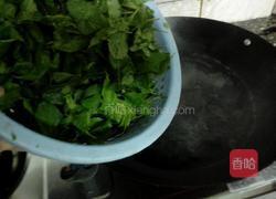 枸杞菜咸蛋汤的做法图解4