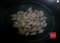 紫苏炒花甲的做法图解2