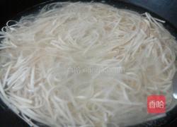 炒宽带挂面的做法图解2