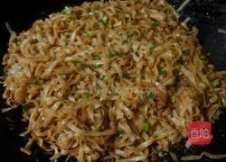 炒宽带挂面的做法图解6