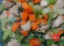 芹菜萝卜炒鸡丁。的做法图解10