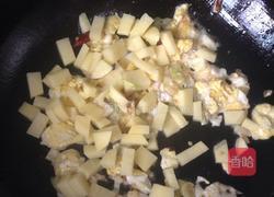 土豆炒油饼的做法图解5