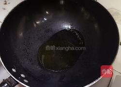 青椒炒虾仁的做法图解1