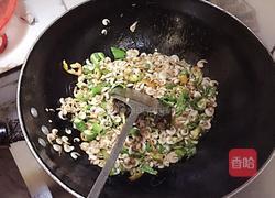 青椒炒虾仁的做法图解5