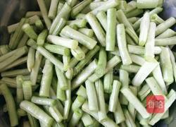 肉末炒豇豆的做法图解1