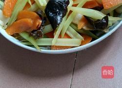 芹菜黑木耳胡萝卜炒肉的做法图解8