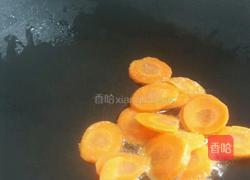 芹菜黑木耳胡萝卜炒肉的做法图解5