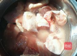 鲜菇红枣鸡汤的做法图解1