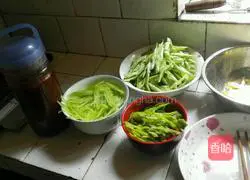 Illustration of how to make stir-fried pork with three shredded shredded pork 1