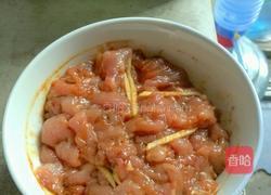 芹菜肉片炒圆菇的做法图解3